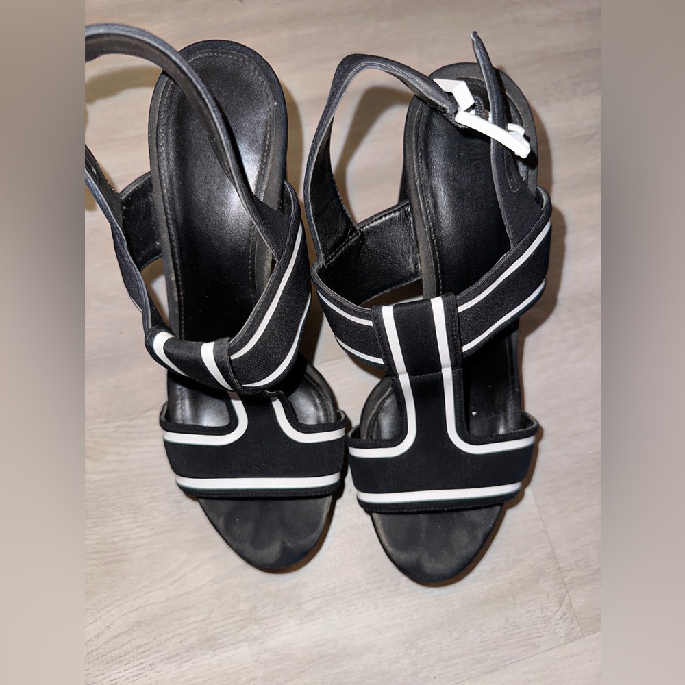 Mk heels - Picture 2 of 4
